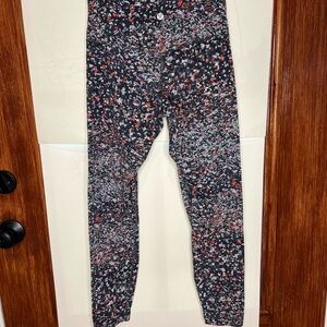 Lululemon Align leggings in size 6, 28”